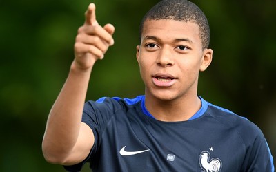 亚美电竞动态-于帕梅卡诺被换下提前回更衣室