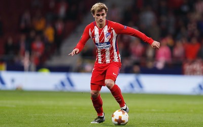 亚美电竞快讯-弗拉霍维奇头球攻门顶偏