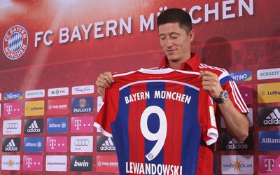 亚美电竞播报-沃伦抢断后长途奔袭米